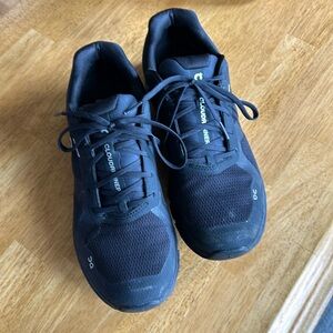 Women’s on cloud cloud runner size 11